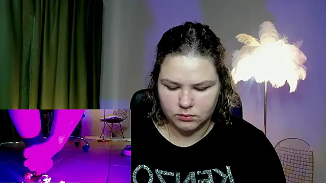 FlorenceAnderson online show from October 14, 2025, 9:32 am