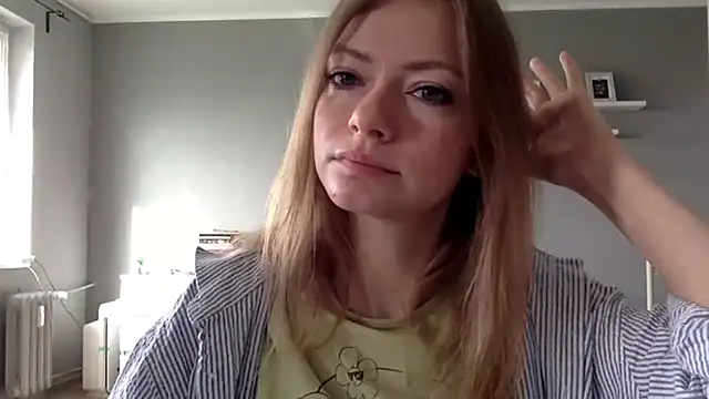 Snapshot of MillieShow chatting on April 12, 2026, 7:22 am MillieShow online show from April 12, 2026, 7:22 am