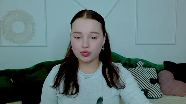 Cute kitty- online show from October 16, 2025, 8:06 pm