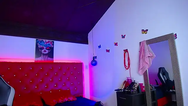 kriss sweetboobs10 online show from November 7, 2025, 12:21 pm