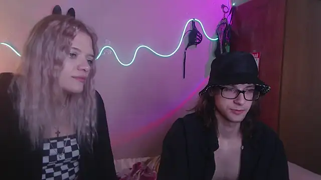 Your Horny Friends online show from March 18, 2025, 12:19 am