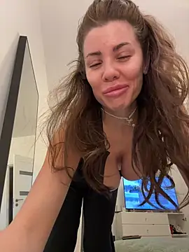 Snapshot of CelineReys chatting on February 13, 2026, 6:41 pm CelineReys online show from February 13, 2026, 6:41 pm