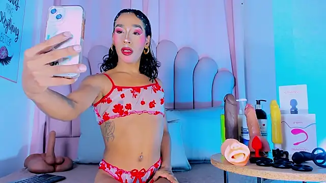 NicoleMadrird online show from July 9, 2026, 7:35 pm