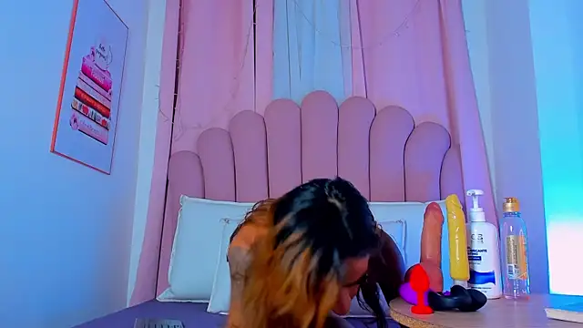 NicoleMadrird online show from December 20, 2025, 7:39 pm