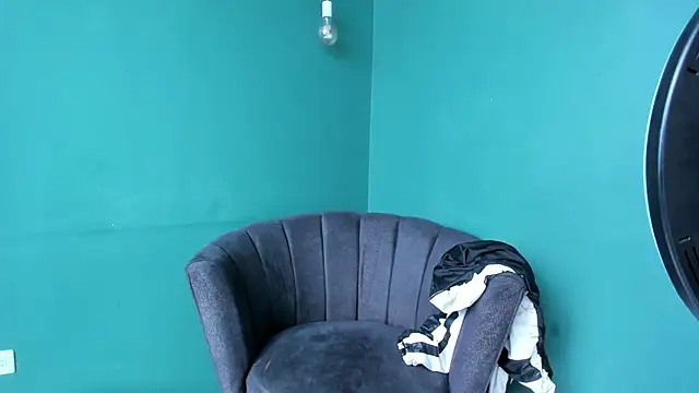 Alice 26  online show from October 20, 2025, 8:20 pm