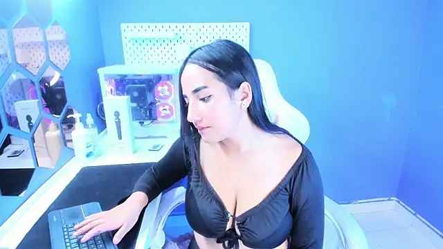 Alice 26  online show from October 24, 2025, 9:47 pm