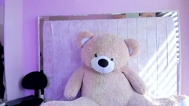 Alice 26  online show from February 25, 2026, 2:06 pm