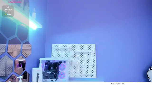 Alice 26  online show from November 11, 2025, 2:01 pm