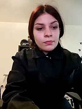 MeCherryy online show from February 16, 2026, 1:32 pm