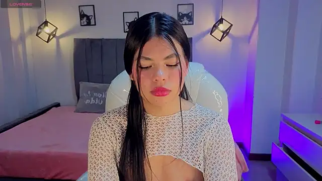 Pretty Johnson  online show from August 6, 2026, 3:12 am
