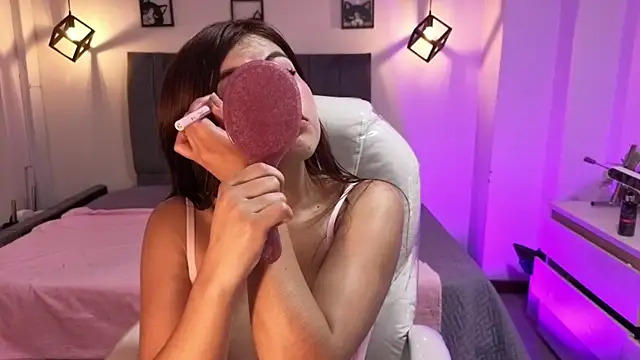 Pretty Johnson  online show from June 13, 2026, 3:37 am
