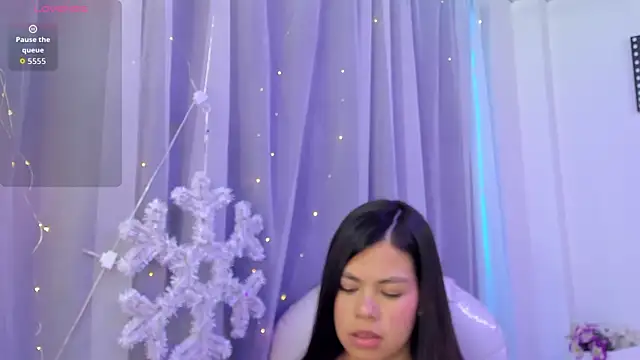 Pretty Johnson  online show from December 22, 2025, 11:32 am