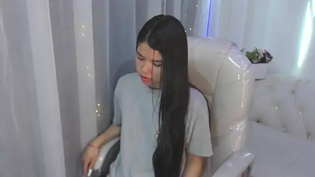 Pretty Johnson  online show from October 19, 2025, 1:14 pm