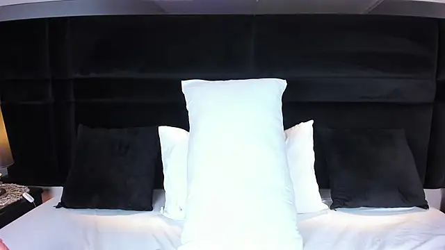 LauraCarther online show from December 14, 2025, 5:40 pm