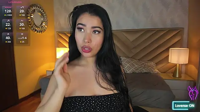 alice kingsley  online show from November 16, 2025, 8:35 pm