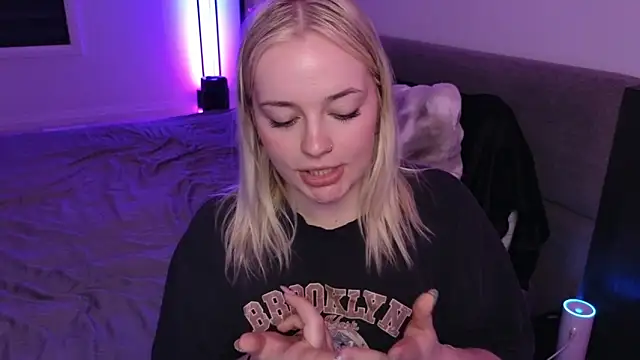 Snapshot of margot_robbie7 chatting on June 15, 2026, 2:23 am margot robbie7 online show from June 15, 2026, 2:23 am