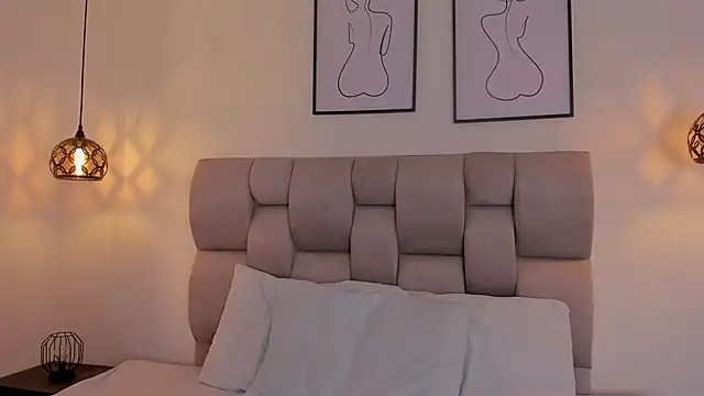 Hanna Evans   online show from September 21, 2025, 11:48 am