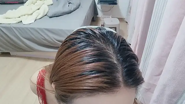 yan-qiu-777 online show from March 15, 2025, 2:12 pm