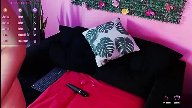 DianaGom online show from October 8, 2025, 10:39 am