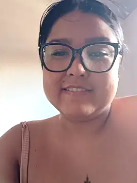 Snapshot of DianaGom chatting on February 15, 2026, 12:37 pm DianaGom online show from February 15, 2026, 12:37 pm