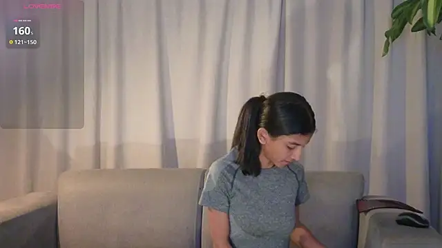 YuliethPetite online show from January 14, 2026, 12:53 pm