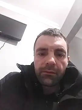 Snapshot of MaksDzubaV chatting on February 25, 2026, 11:37 pm MaksDzubaV online show from February 25, 2026, 11:37 pm