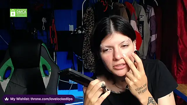 lovelockedlips online show from June 9, 2026, 7:48 pm