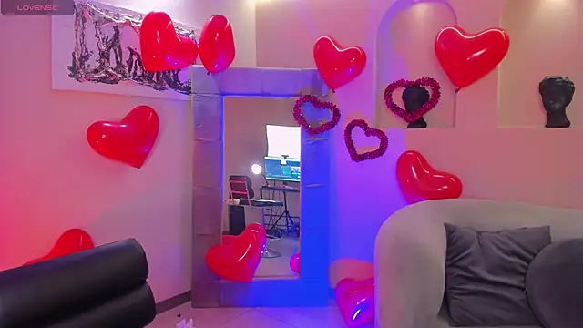 Snapshot of AmaliaCrus chatting on February 13, 2026, 8:42 pm AmaliaCrus online show from February 13, 2026, 8:42 pm