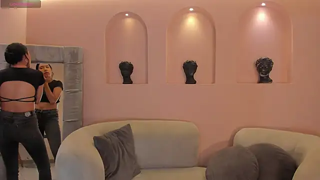 Snapshot of AmaliaCrus chatting on February 28, 2026, 8:19 pm AmaliaCrus online show from February 28, 2026, 8:19 pm