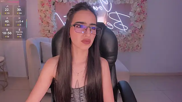 LarisaSmirnov online show from November 28, 2025, 4:45 am