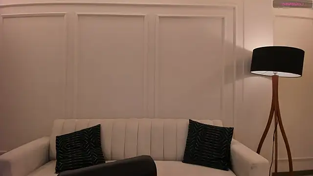 MaiaCollins online show from September 16, 2025, 6:20 pm