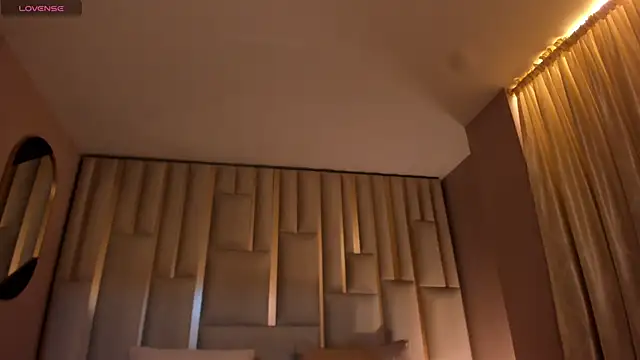 MaiaCollins online show from September 20, 2025, 6:24 pm