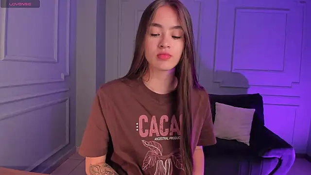 MaiaCollins online show from November 18, 2025, 6:33 pm