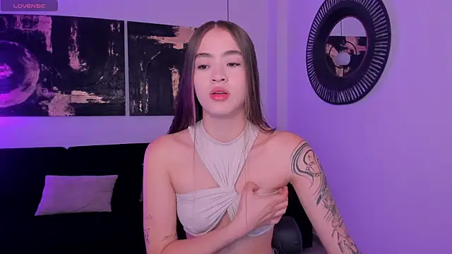 MaiaCollins online show from April 24, 2026, 4:53 pm