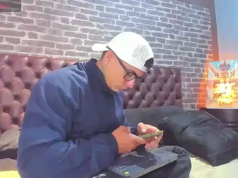 Max Stron111 online show from January 9, 2026, 1:51 pm