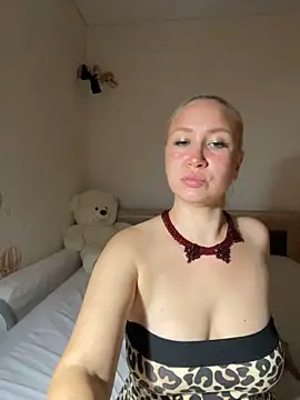 Snapshot of Nikusia chatting on October 17, 2025, 3:14 pm Nikusia online show from October 17, 2025, 3:14 pm