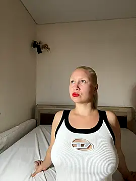 Snapshot of Nikusia chatting on October 9, 2025, 1:44 pm Nikusia online show from October 9, 2025, 1:44 pm