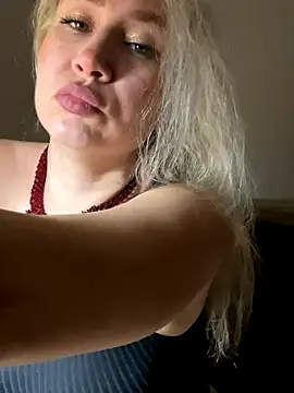 Snapshot of Nikusia chatting on December 4, 2025, 1:54 pm Nikusia online show from December 4, 2025, 1:54 pm