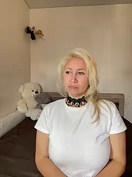 Snapshot of Nikusia chatting on October 5, 2025, 7:54 am Nikusia online show from October 5, 2025, 7:54 am