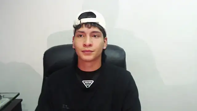 Snapshot of Jhojan_twink chatting on March 19, 2025, 11:03 pm Jhojan twink online show from March 19, 2025, 11:03 pm