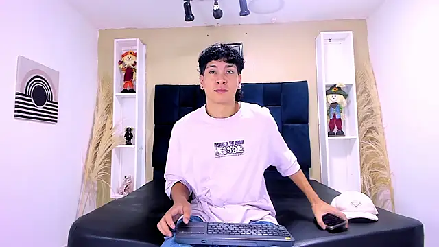 Snapshot of Jhojan_twink chatting on September 26, 2025, 12:01 pm Jhojan twink online show from September 26, 2025, 12:01 pm