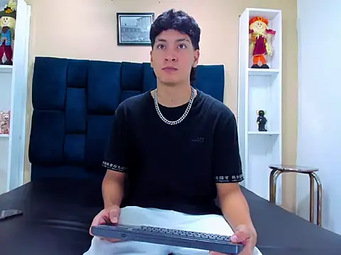 Snapshot of Jhojan_twink chatting on November 21, 2025, 12:59 pm Jhojan twink online show from November 21, 2025, 12:59 pm