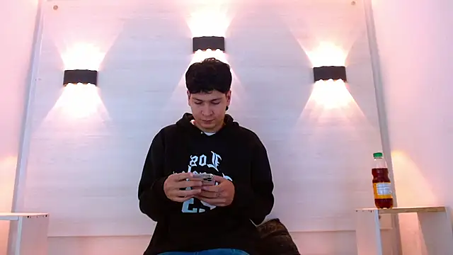 Snapshot of Jhojan_twink chatting on December 2, 2025, 12:40 pm Jhojan twink online show from December 2, 2025, 12:40 pm