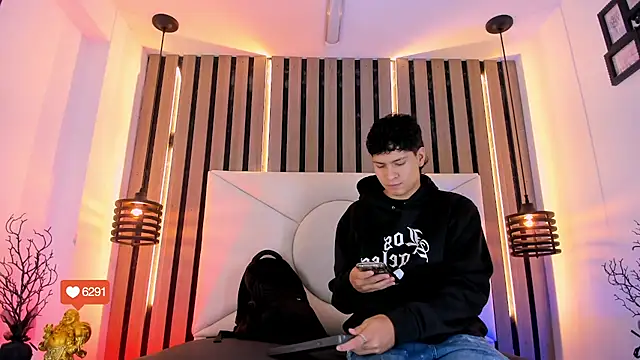 Snapshot of Jhojan_twink chatting on November 12, 2025, 12:20 pm Jhojan twink online show from November 12, 2025, 12:20 pm