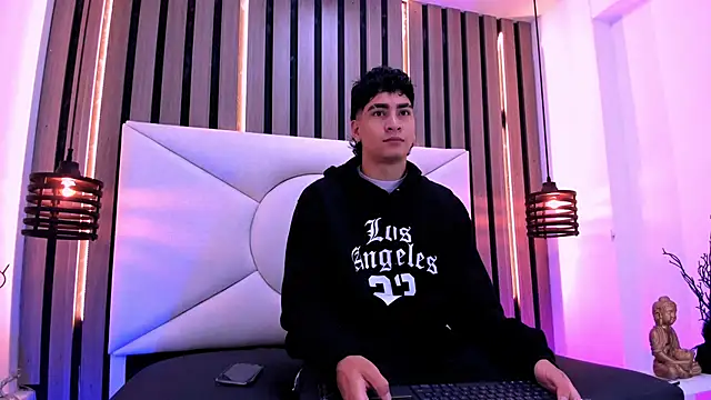 Snapshot of Jhojan_twink chatting on October 22, 2025, 12:04 pm Jhojan twink online show from October 22, 2025, 12:04 pm