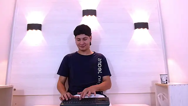 Snapshot of Jhojan_twink chatting on November 22, 2025, 1:10 pm Jhojan twink online show from November 22, 2025, 1:10 pm