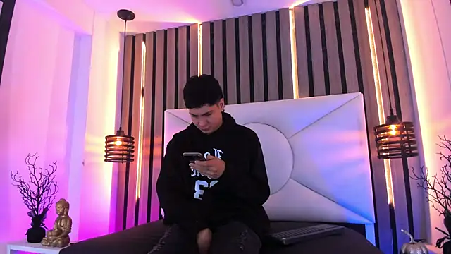 Snapshot of Jhojan_twink chatting on October 30, 2025, 12:14 pm Jhojan twink online show from October 30, 2025, 12:14 pm