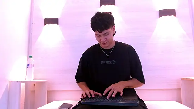 Snapshot of Jhojan_twink chatting on January 7, 2026, 4:06 am Jhojan twink online show from January 7, 2026, 4:06 am