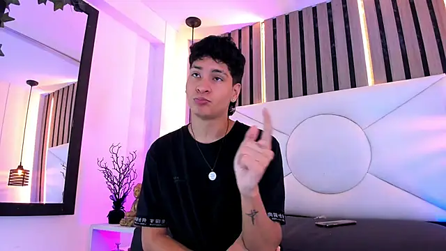 Snapshot of Jhojan_twink chatting on November 4, 2025, 7:06 pm Jhojan twink online show from November 4, 2025, 7:06 pm