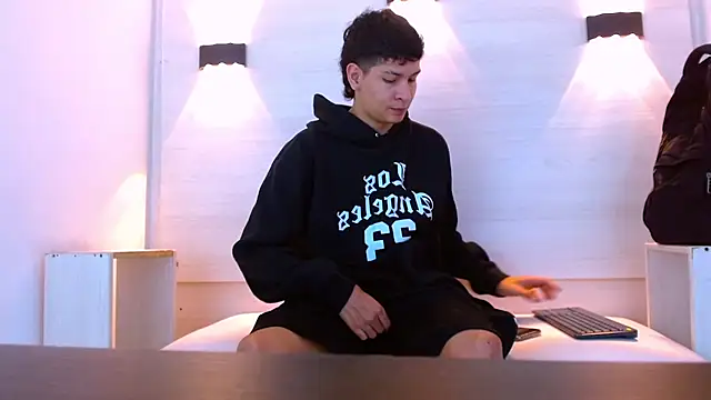 Snapshot of Jhojan_twink chatting on December 16, 2025, 12:31 pm Jhojan twink online show from December 16, 2025, 12:31 pm